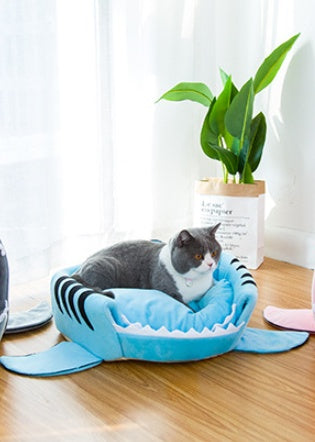 Dual-Purpose Shark-Shaped Pet Bed for Small Dogs & Cats
